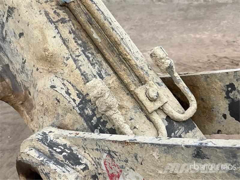 Volvo BL71 لوادر ذات جرافات عكسية