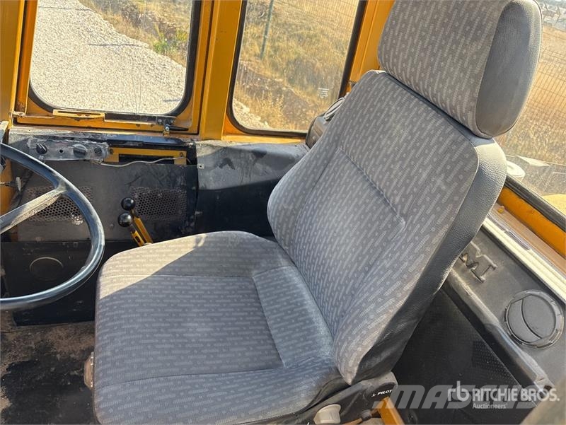 Volvo BM L70 Wheel Loader لوادر بعجل