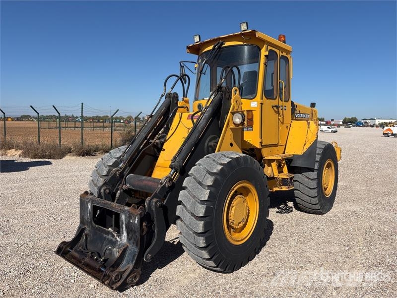 Volvo BM L70 Wheel Loader لوادر بعجل