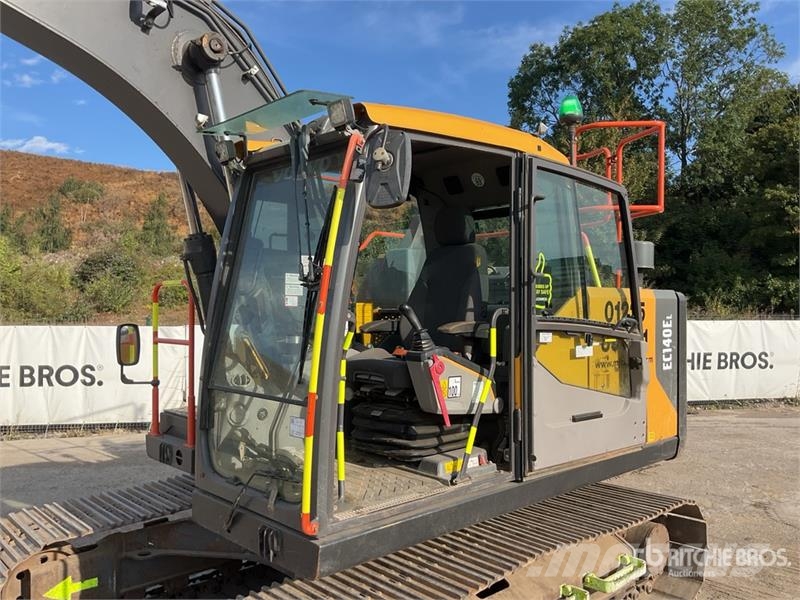 Volvo EC140EL 대형 굴삭기 29톤 이상