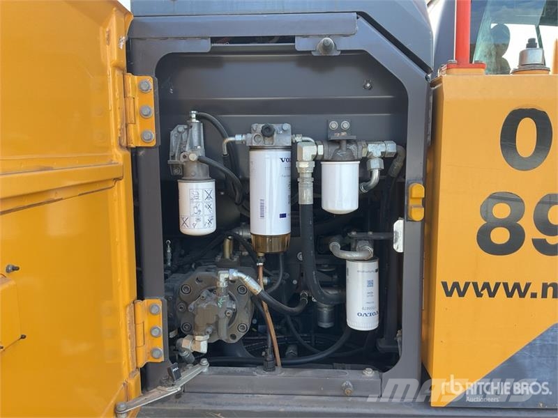 Volvo EC140EL 대형 굴삭기 29톤 이상