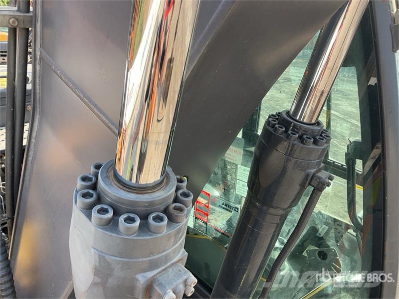 Volvo EC140EL 대형 굴삭기 29톤 이상
