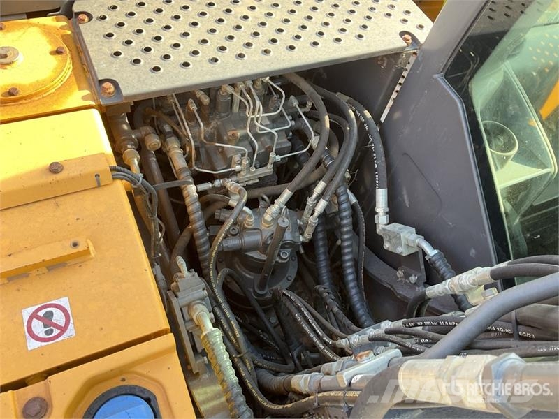 Volvo EC140EL 대형 굴삭기 29톤 이상