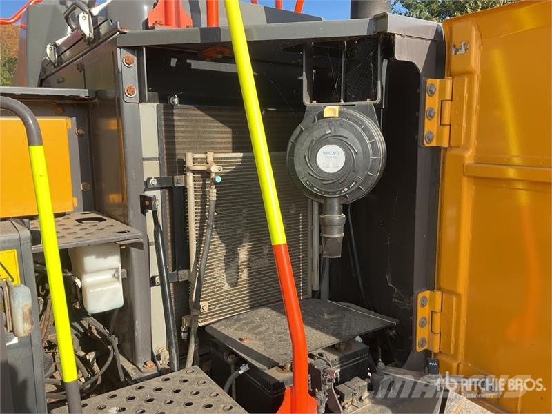 Volvo EC140EL 대형 굴삭기 29톤 이상