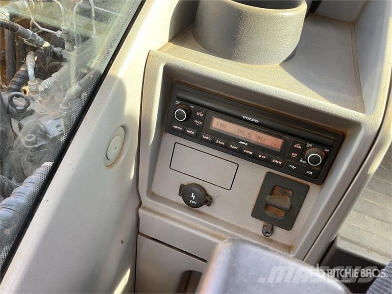 Volvo EC140EL 대형 굴삭기 29톤 이상