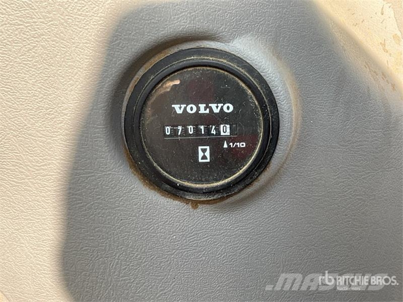 Volvo EC140EL 대형 굴삭기 29톤 이상