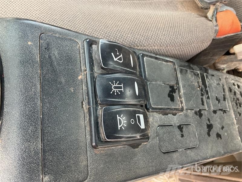 Volvo EC200EL Tracked Excavator 대형 굴삭기 29톤 이상