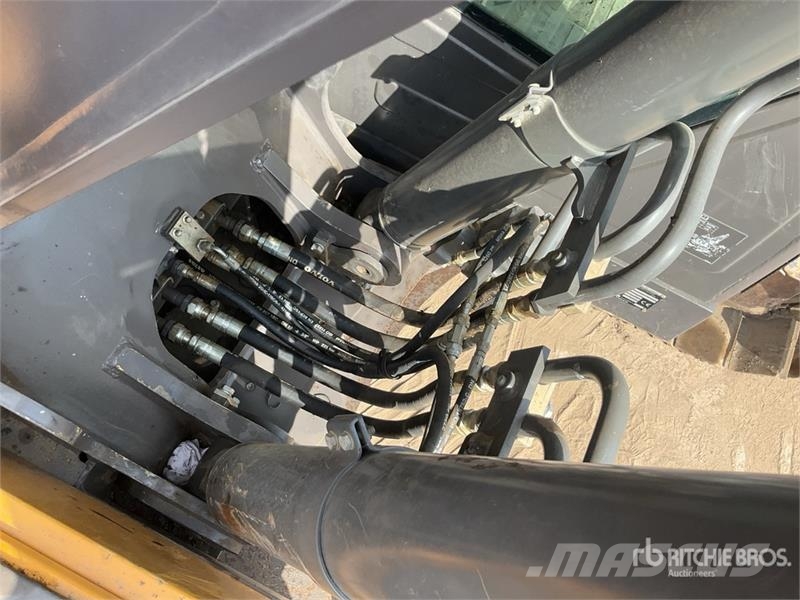 Volvo EC220EL 대형 굴삭기 29톤 이상