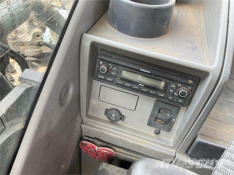 Volvo EC220EL 대형 굴삭기 29톤 이상