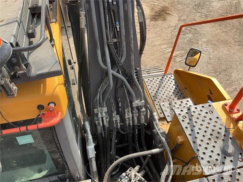 Volvo EC220EL 대형 굴삭기 29톤 이상