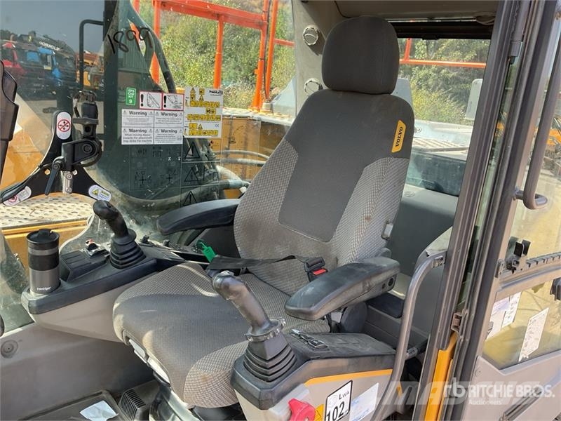 Volvo EC220EL 대형 굴삭기 29톤 이상