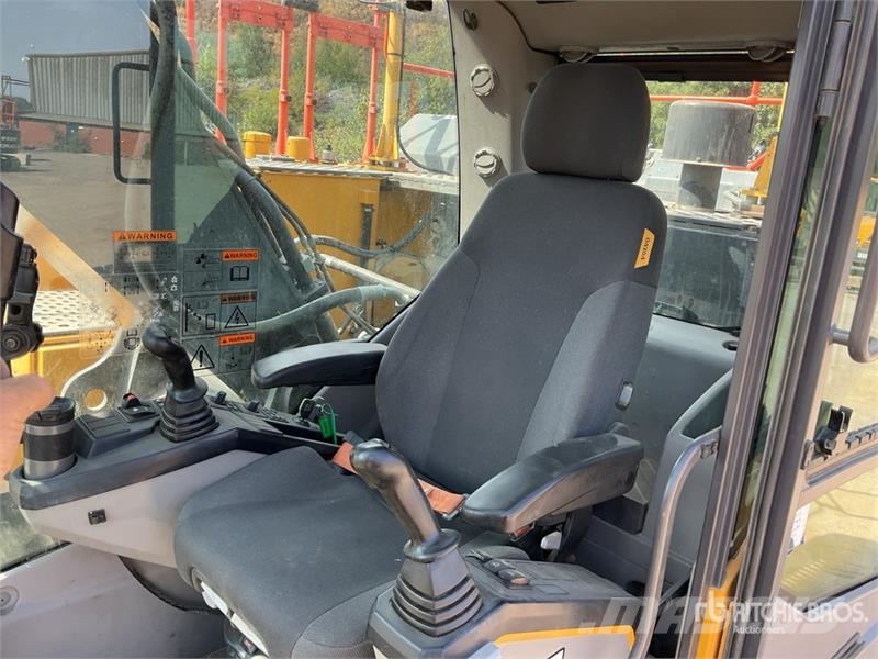 Volvo EC250EL 대형 굴삭기 29톤 이상
