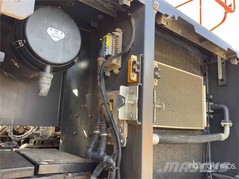 Volvo EC300EL Tracked Excavator 대형 굴삭기 29톤 이상