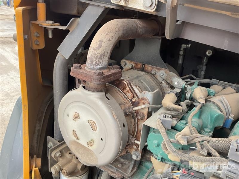 Volvo ECR88D 대형 굴삭기 29톤 이상