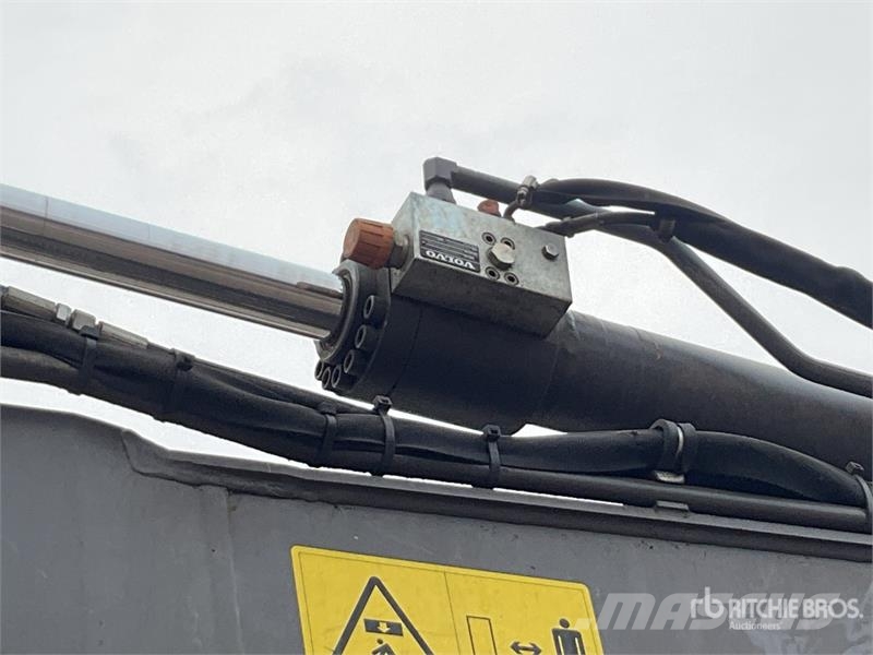 Volvo ECR88D 대형 굴삭기 29톤 이상