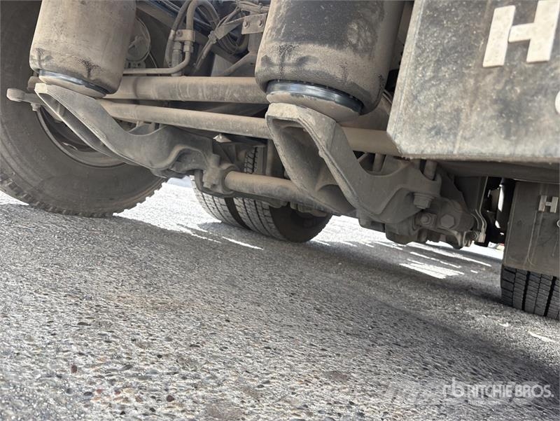 Volvo F120B.0.22 E-Active on Volvo FM 6x2 Dump Truck wit Camion plateau ridelle avec grue