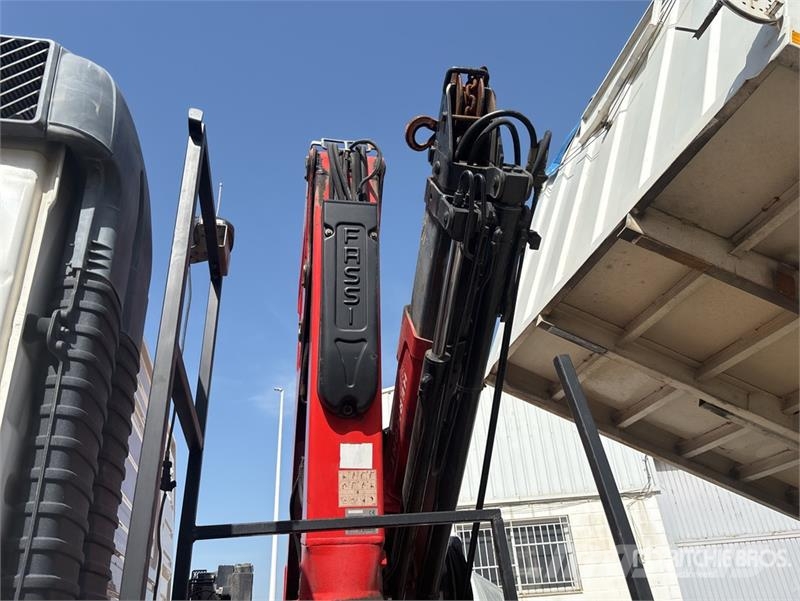 Volvo F120B.0.22 E-Active on Volvo FM 6x2 Dump Truck wit Camion plateau ridelle avec grue