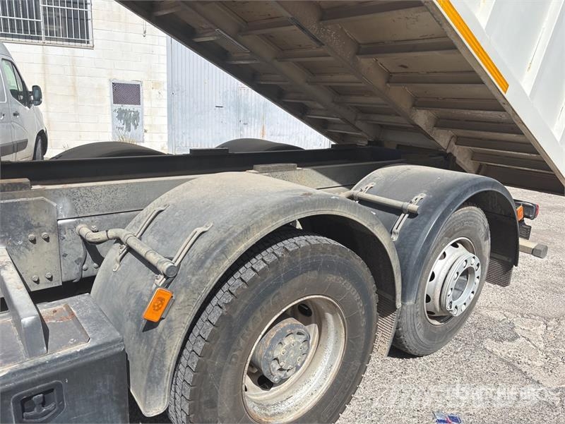 Volvo F120B.0.22 E-Active on Volvo FM 6x2 Dump Truck wit Camion plateau ridelle avec grue