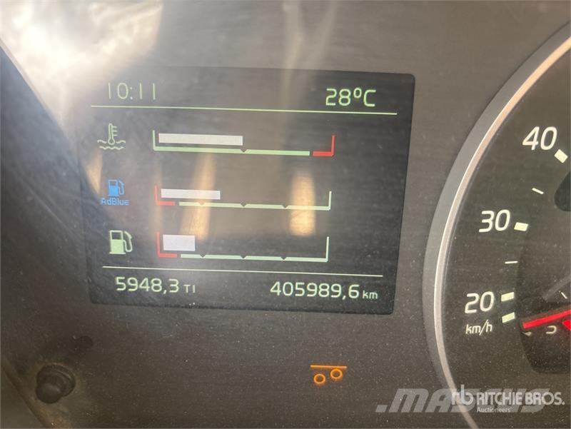 Volvo F120B.0.22 E-Active on Volvo FM 6x2 Dump Truck wit Camion plateau ridelle avec grue