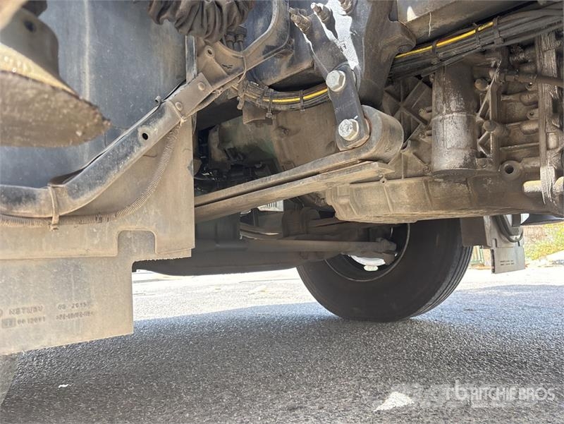 Volvo F120B.0.22 E-Active on Volvo FM 6x2 Dump Truck wit Camion plateau ridelle avec grue