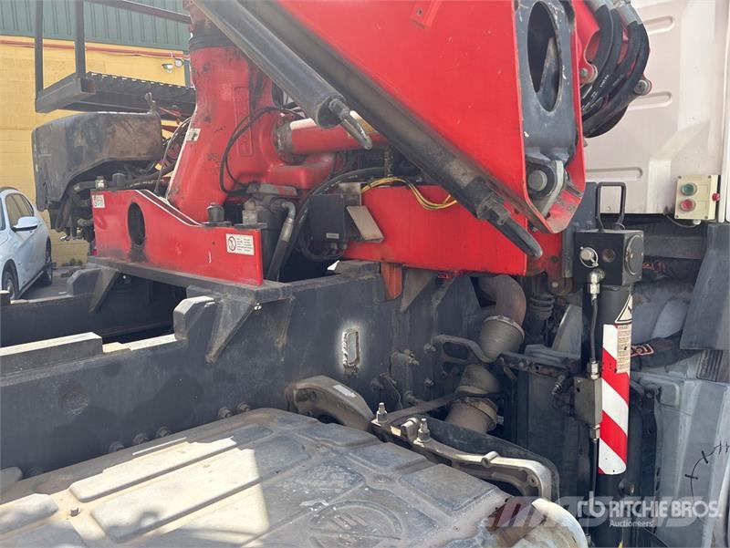 Volvo F120B.0.22 E-Active on Volvo FM 6x2 Dump Truck wit Camion plateau ridelle avec grue