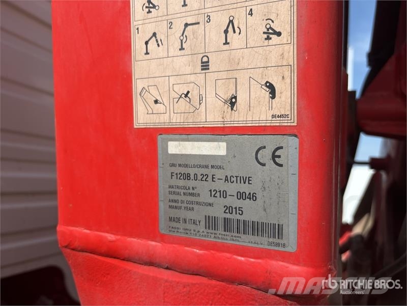 Volvo F120B.0.22 E-Active on Volvo FM 6x2 Dump Truck wit Camion plateau ridelle avec grue