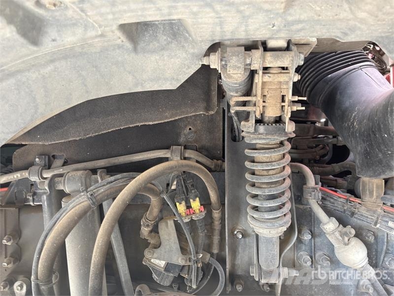 Volvo F120B.0.22 E-Active on Volvo FM 6x2 Dump Truck wit Camion plateau ridelle avec grue