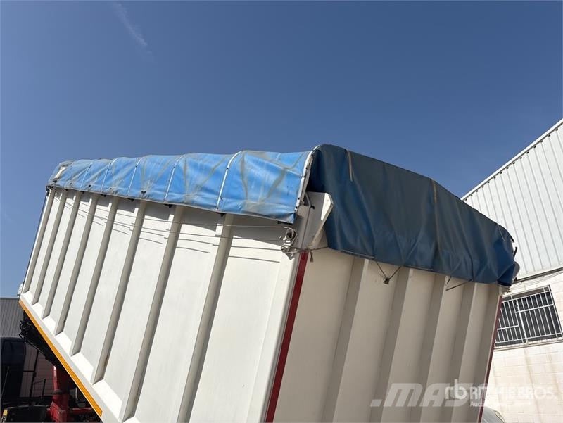 Volvo F120B.0.22 E-Active on Volvo FM 6x2 Dump Truck wit Camion plateau ridelle avec grue