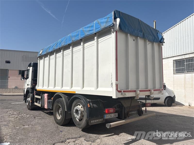 Volvo F120B.0.22 E-Active on Volvo FM 6x2 Dump Truck wit Camion plateau ridelle avec grue