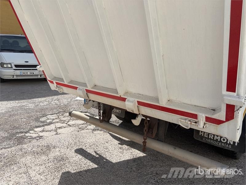 Volvo F120B.0.22 E-Active on Volvo FM 6x2 Dump Truck wit Camion plateau ridelle avec grue