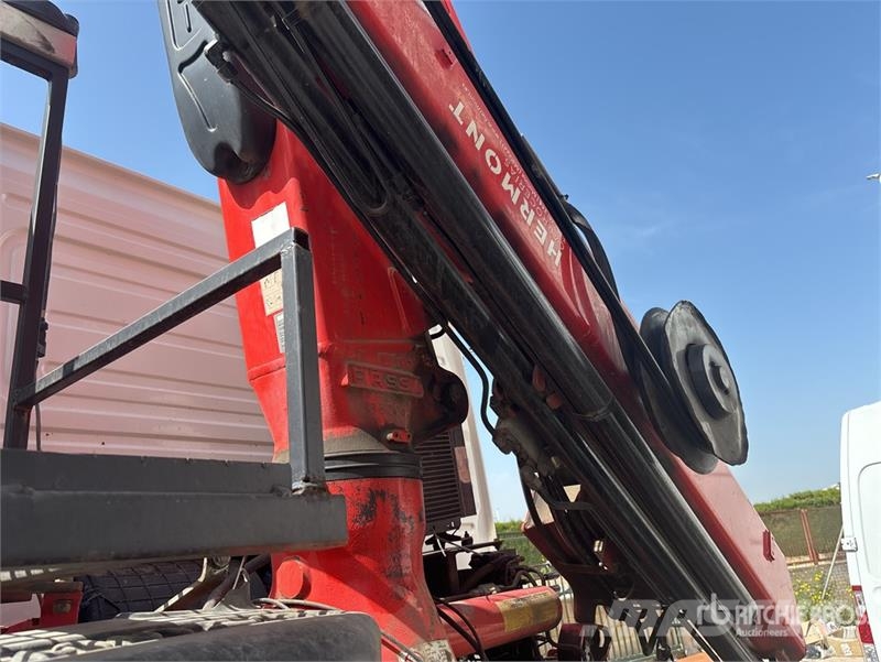 Volvo F120B.0.22 E-Active on Volvo FM 6x2 Dump Truck wit Camion plateau ridelle avec grue