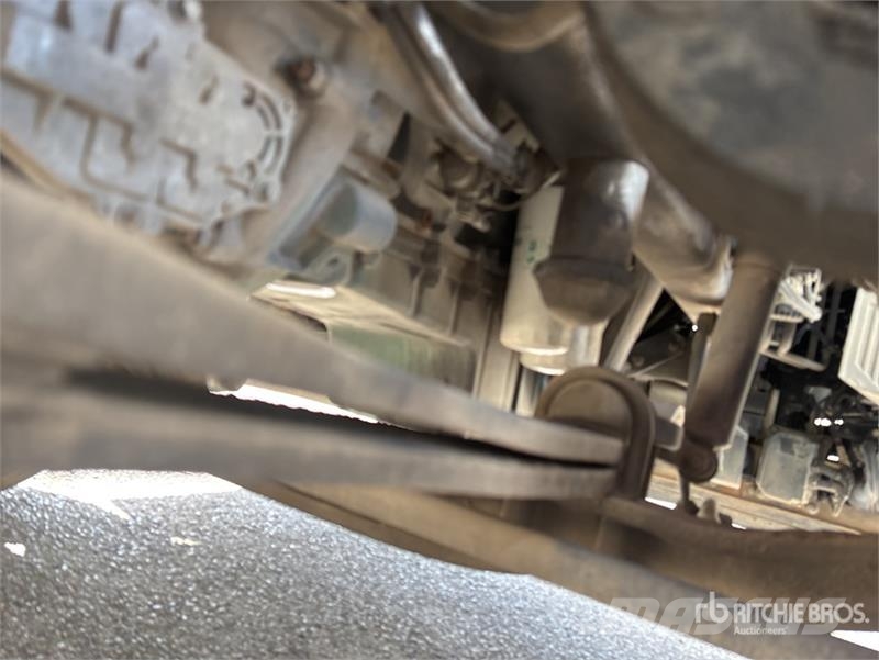 Volvo F120B.0.22 E-Active on Volvo FM 6x2 Dump Truck wit Camion plateau ridelle avec grue