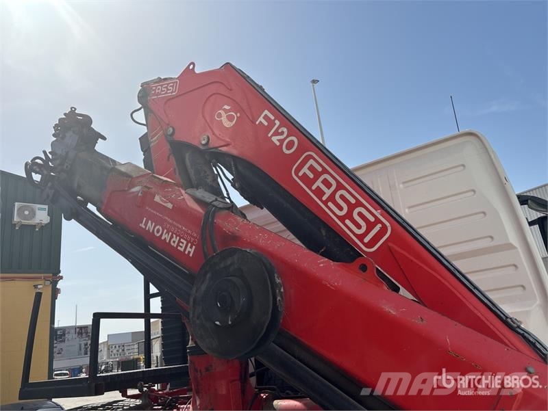 Volvo F120B.0.22 E-Active on Volvo FM 6x2 Dump Truck wit Camion plateau ridelle avec grue