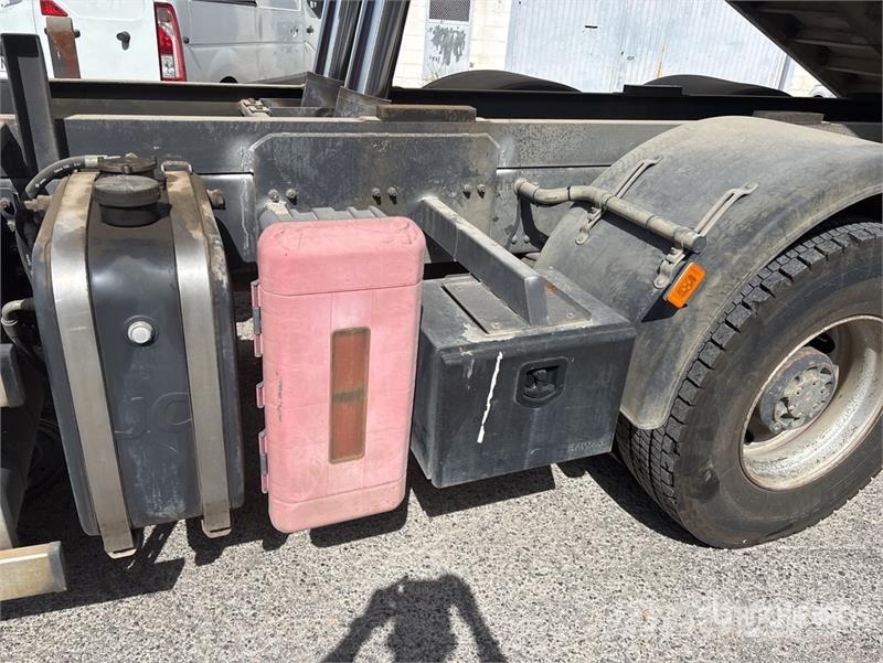 Volvo F120B.0.22 E-Active on Volvo FM 6x2 Dump Truck wit Camion plateau ridelle avec grue