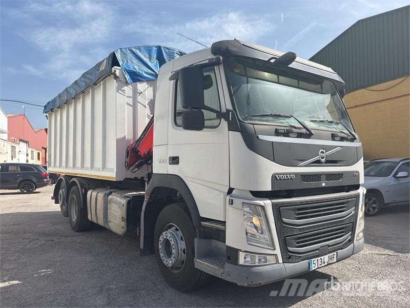 Volvo F120B.0.22 E-Active on Volvo FM 6x2 Dump Truck wit Camion plateau ridelle avec grue
