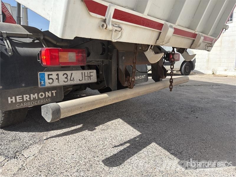 Volvo F120B.0.22 E-Active on Volvo FM 6x2 Dump Truck wit Camion plateau ridelle avec grue