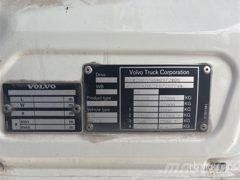 Volvo F120B.0.22 E-Active on Volvo FM 6x2 Dump Truck wit Camion plateau ridelle avec grue