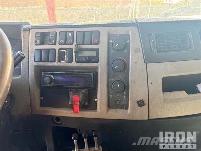 Volvo FE260 4x2 Hooklift Truck 吊鉤式起重車