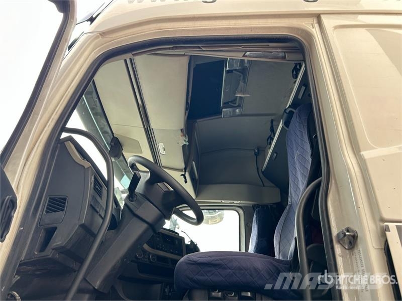 Volvo FH540 6x2 T/A Sleeper Truck Tractor Tracteur routier