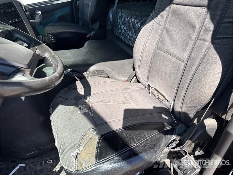 Volvo FM 4x2 Tracteur Routier Cabine Couchette S/A Sleep 中古トラクターヘッド | トレーラーヘッド