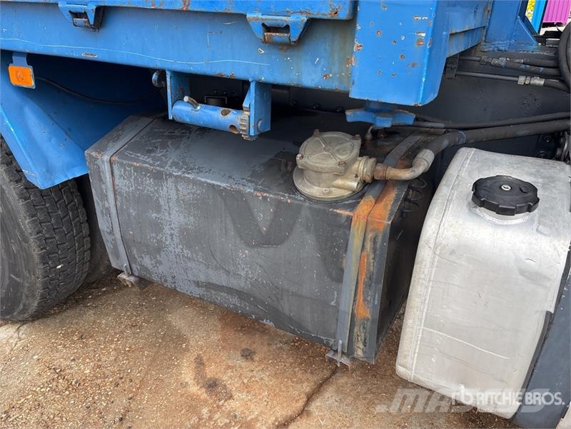 Volvo FM 64 B3 400 TR Flatbed Truck with Crane Automobiliniai kranai