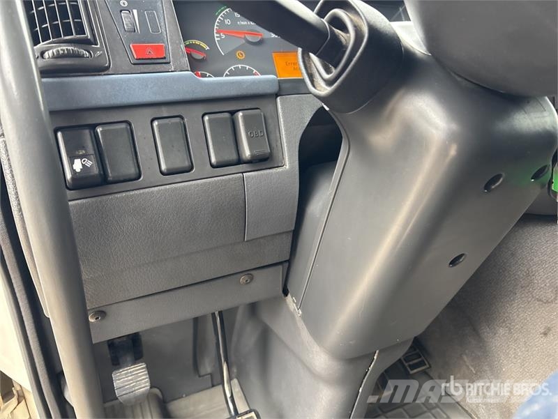 Volvo FM 64 B3 400 TR Flatbed Truck with Crane Automobiliniai kranai