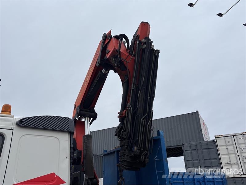 Volvo FM 64 B3 400 TR Flatbed Truck with Crane Automobiliniai kranai