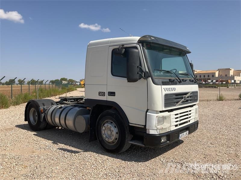 Volvo FM10.320 4x2 S/A Sleeper Truck Tractor Truck Tractor Units