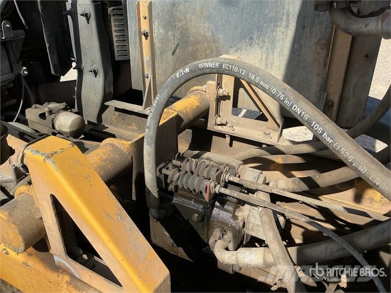 Volvo FM12.420 8x4 Twin-Steer Mixer Truck Caminhões de concreto
