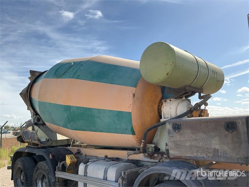 Volvo FM12.420 8x4 Twin-Steer Mixer Truck Caminhões de concreto