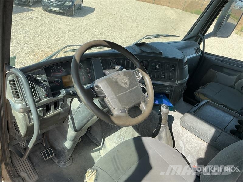 Volvo FM12.420 8x4 Twin-Steer Mixer Truck Caminhões de concreto