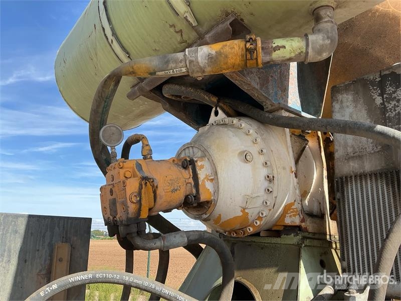 Volvo FM12.420 8x4 Twin-Steer Mixer Truck Caminhões de concreto