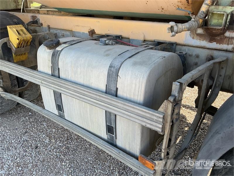 Volvo FM12.420 8x4 Twin-Steer Mixer Truck Caminhões de concreto