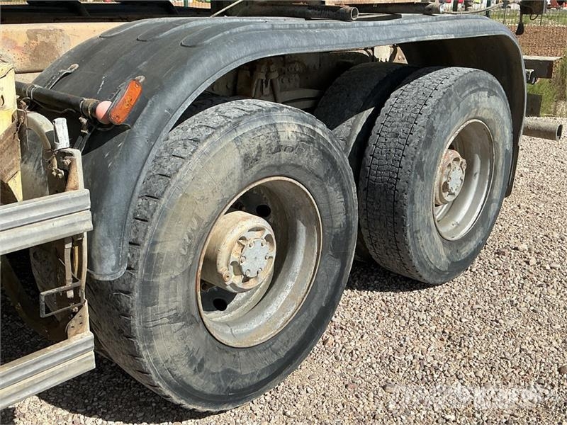 Volvo FM12.420 8x4 Twin-Steer Mixer Truck Caminhões de concreto